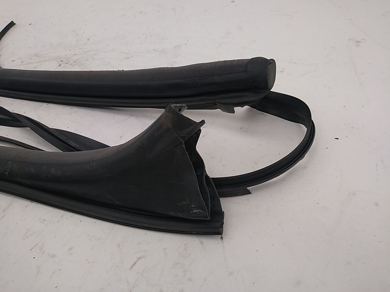 BMW 645Ci Windshield Moulding