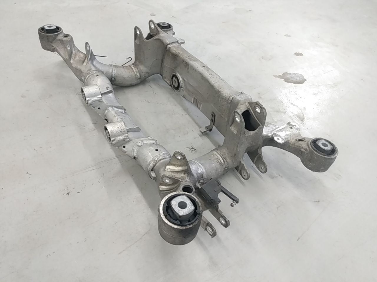 BMW 645Ci Rear Subframe Crossmember Support