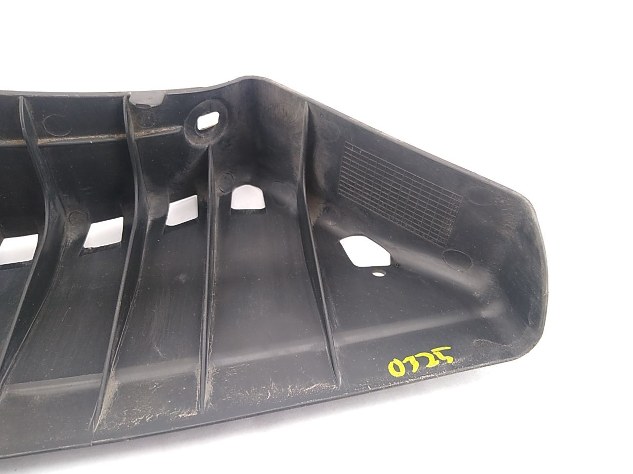 BMW 645Ci Rear Bumper Center Guide