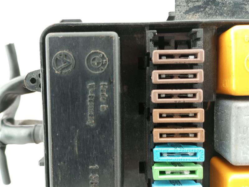 BMW 318i Engine Bay Fuse Box