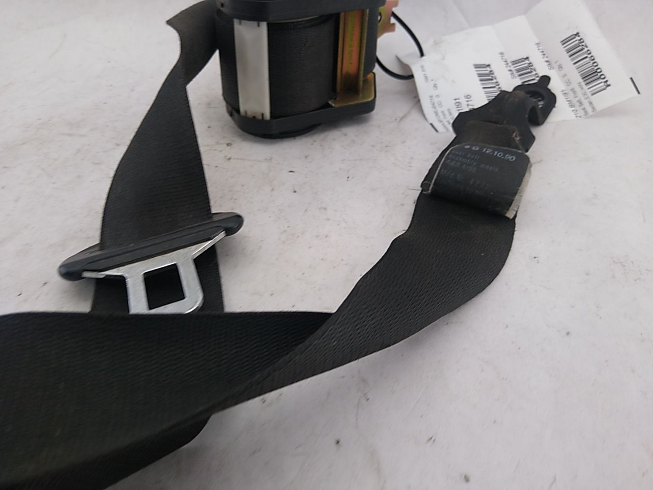 BMW 318i Front Left Seat Belt Retractor