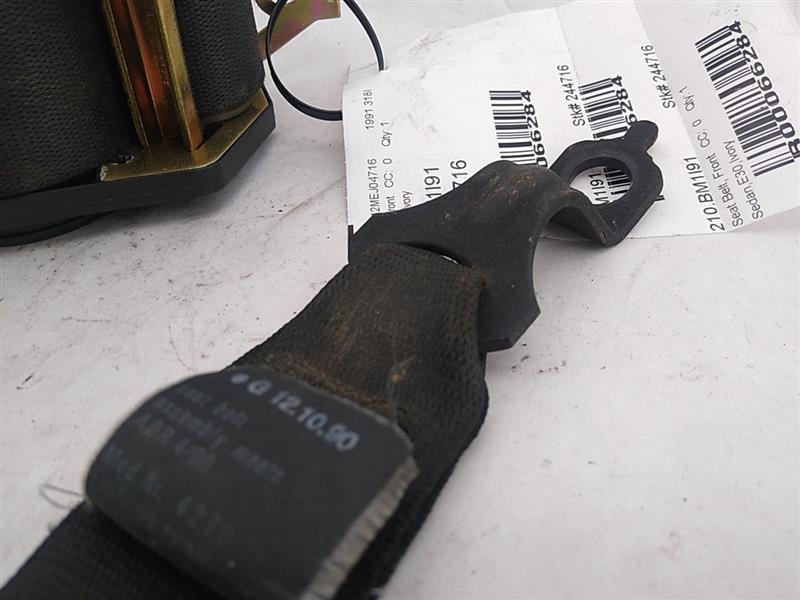 BMW 318i Front Left Seat Belt Retractor