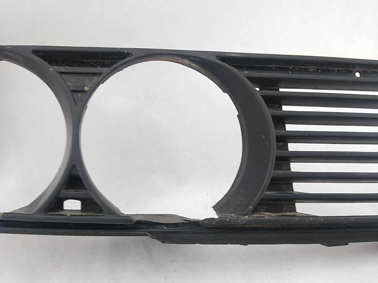 BMW 318i Front Left Grille