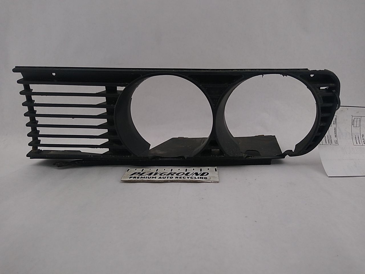 BMW 318i Front Right Grille