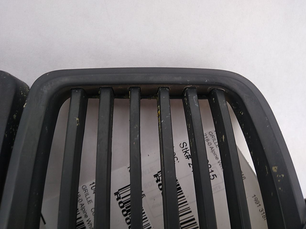 BMW 318i Front Center Grille