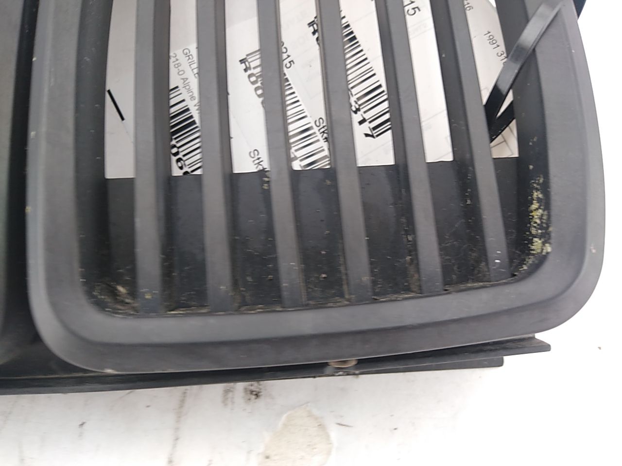 BMW 318i Front Center Grille