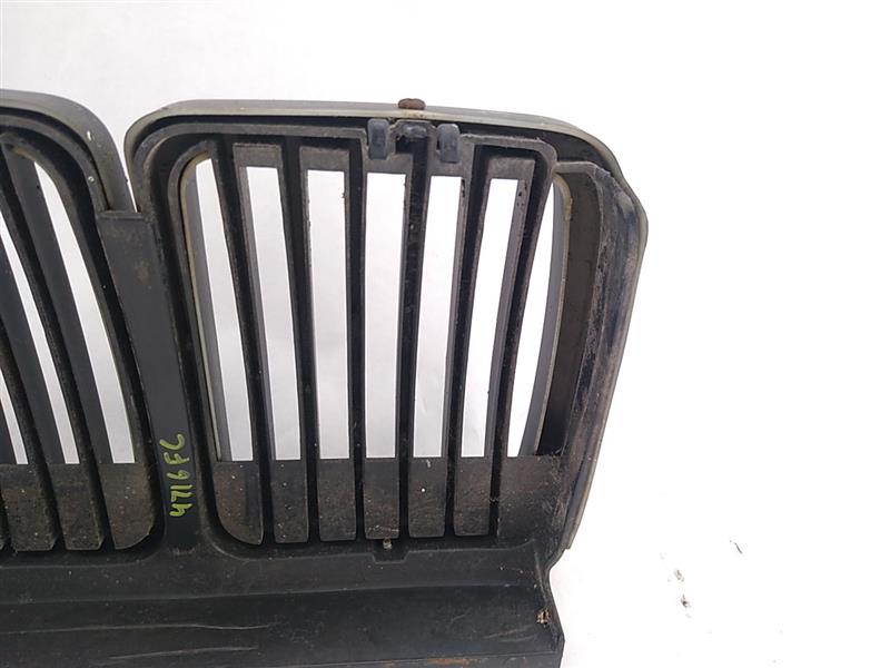 BMW 318i Front Center Grille