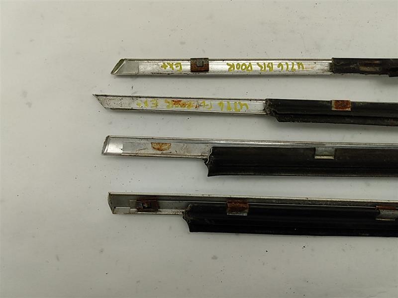 BMW 318i Exterior Door Window Sweep Set