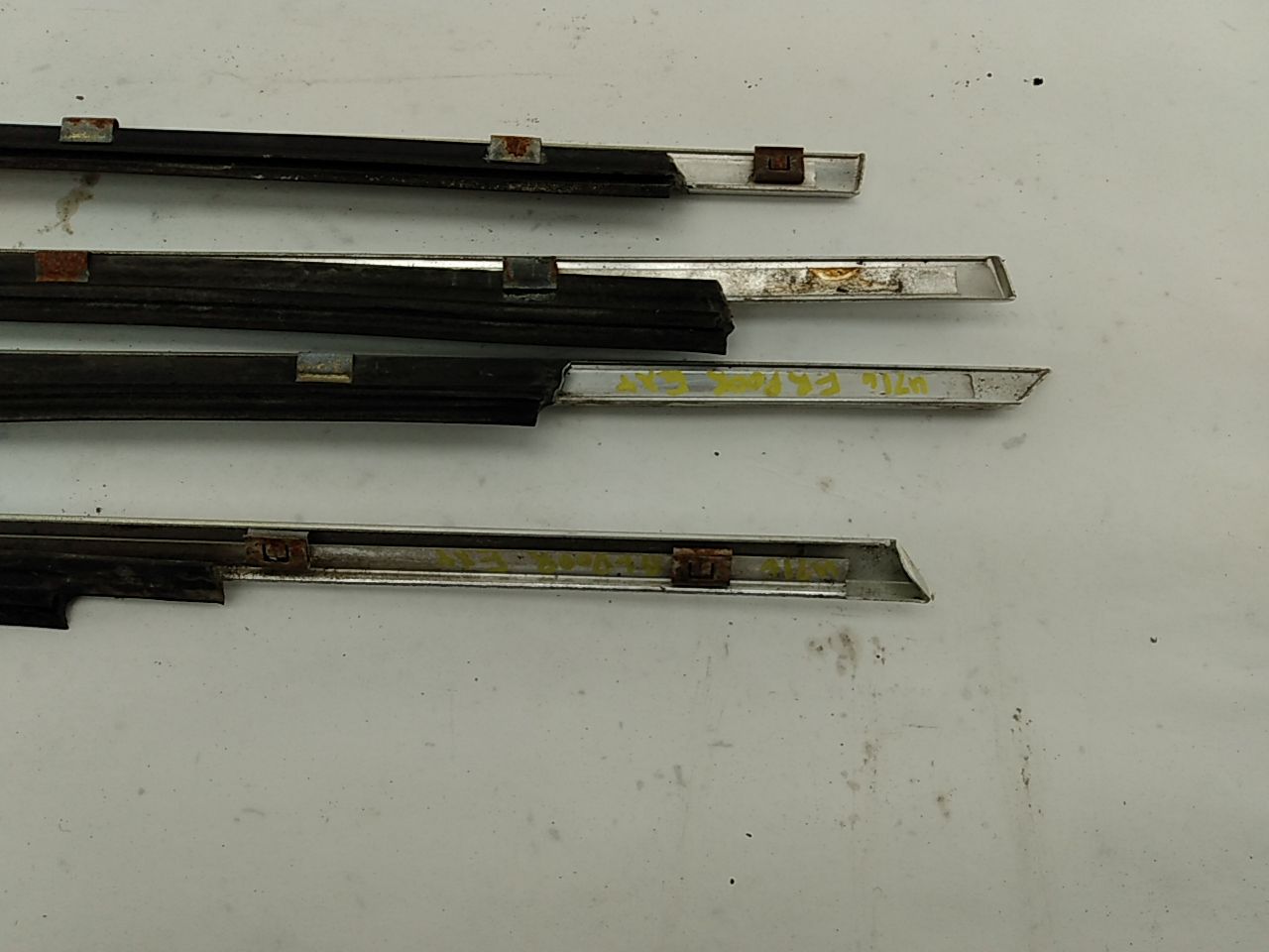 BMW 318i Exterior Door Window Sweep Set