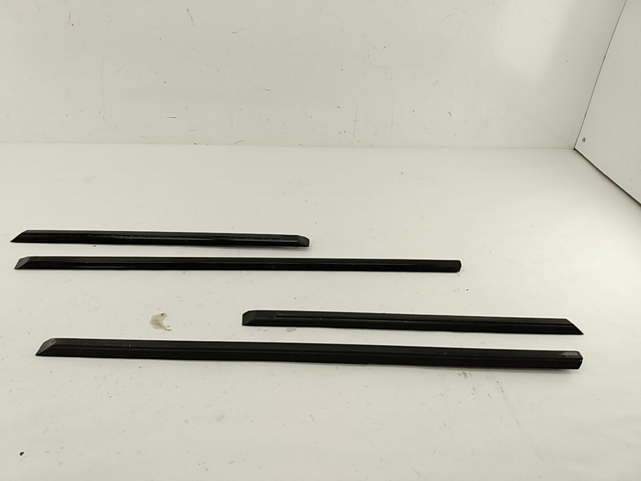 BMW 318i Front & Rear Door Moulding Set - 0