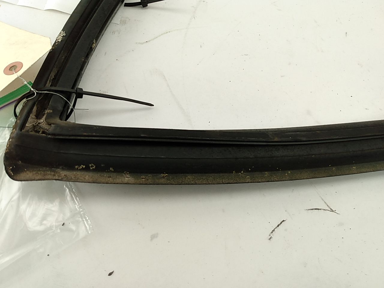 BMW 318i Rear Window Seal