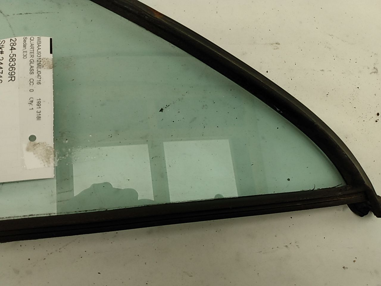 BMW 318i Rear Right Quarter Glass