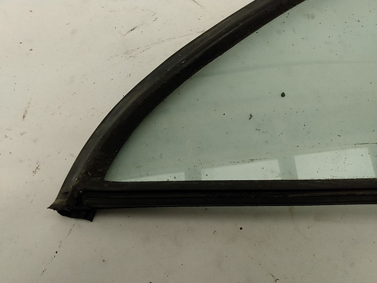 BMW 318i Rear Left Quarter Glass