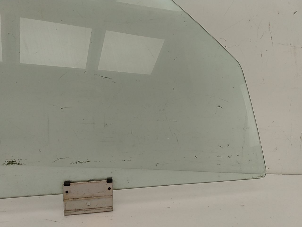 BMW 318i Front Right Door Glass