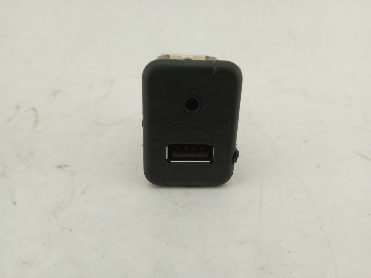 Chevrolet Camaro USB/AUX Plug