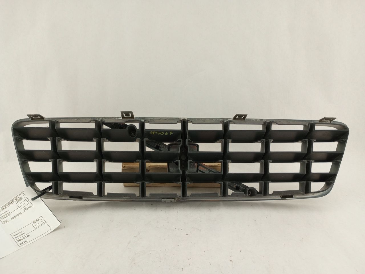 Volvo XC70 Front Grille - 0