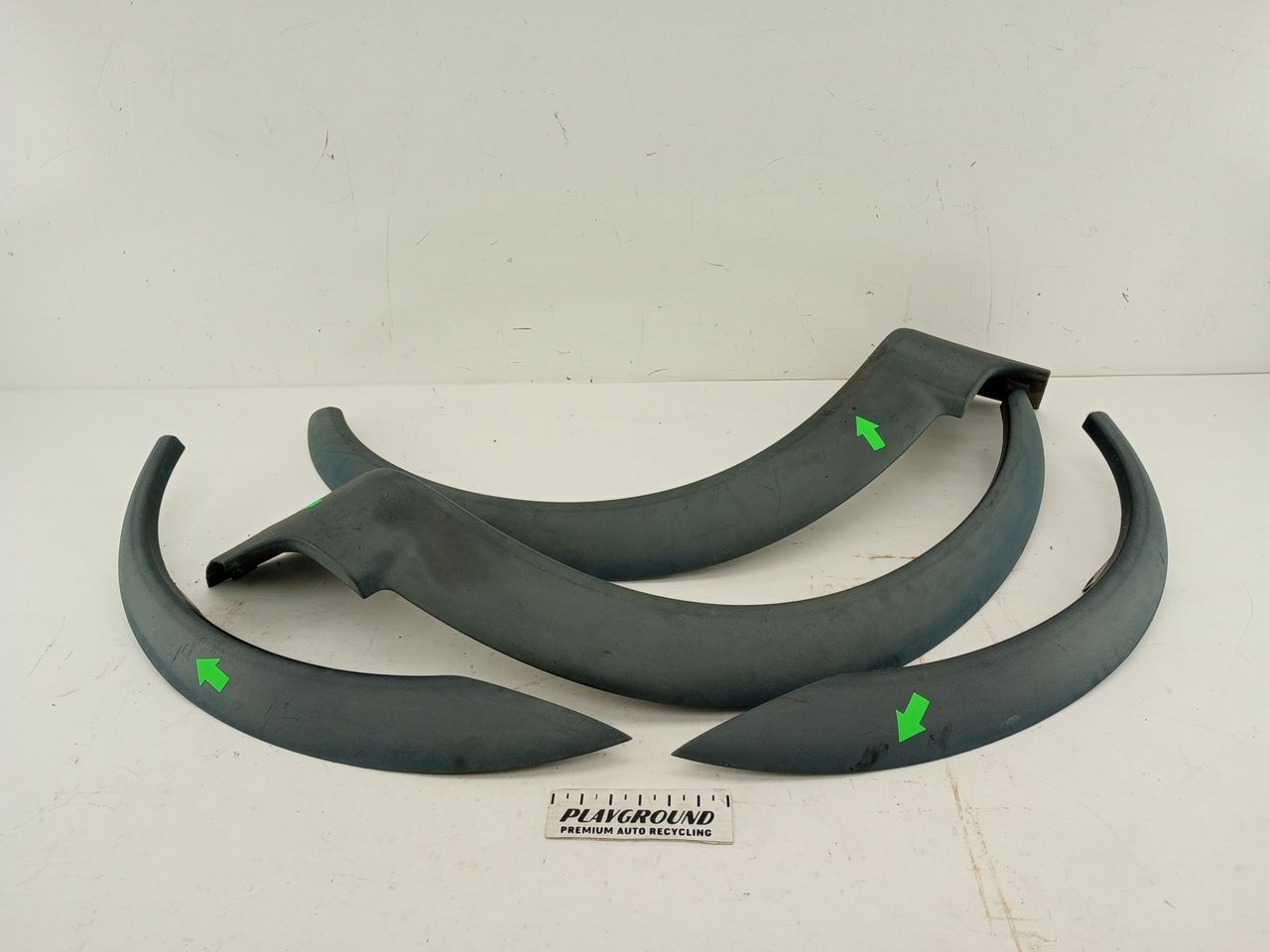 Volvo XC70 Fender Moulding Set