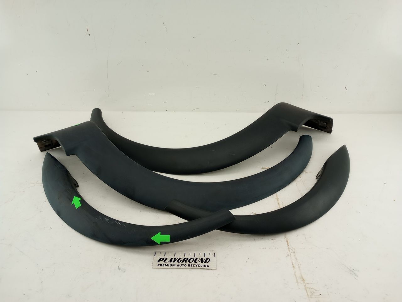 Volvo XC70 Fender Moulding Set