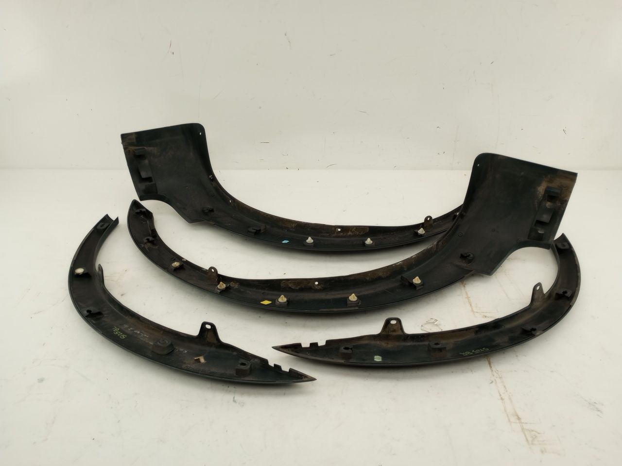 Volvo XC70 Fender Moulding Set - 0