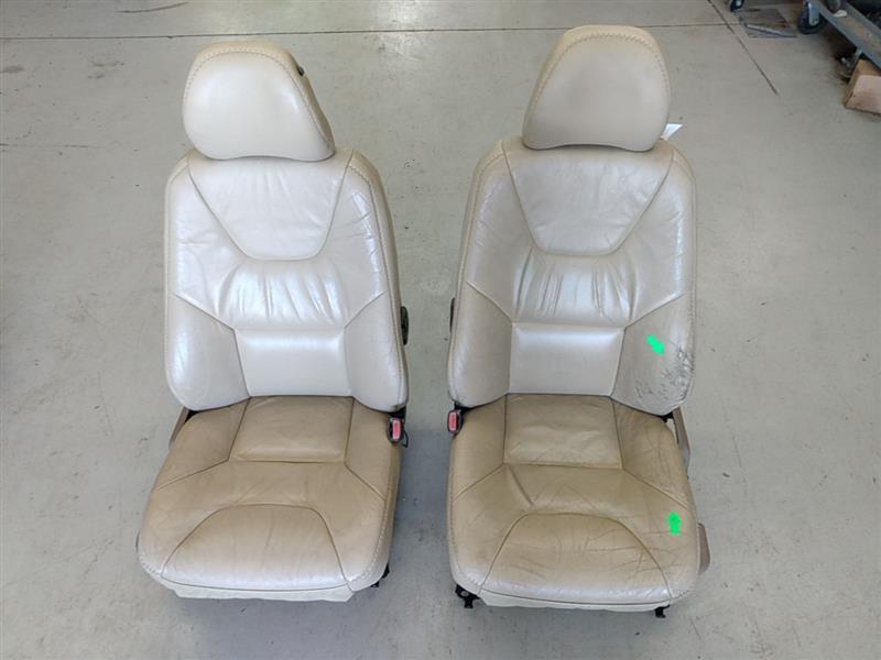 Volvo XC70 Front Seat Set - 0