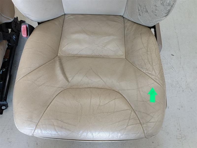 Volvo XC70 Front Seat Set | Playground PAR