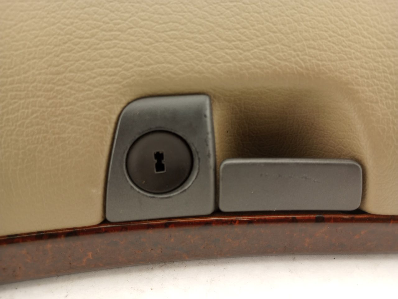 Volvo XC70 Glove Box