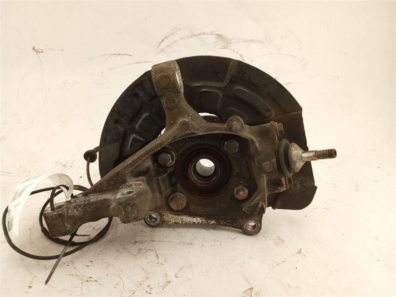 Volvo XC70 Front Right Knuckle & Hub Assembly - 0