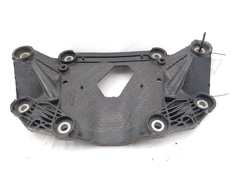 Volvo XC70 Rear Differential Mount Bracket - 0