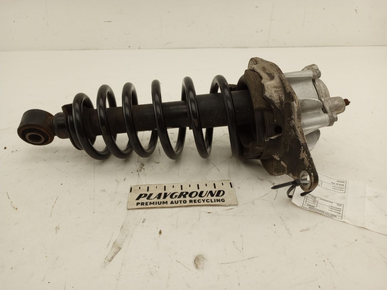 Volvo XC70 Rear Right Strut Assembly