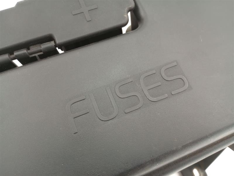 Volvo XC70 Engine Bay Fuse Box