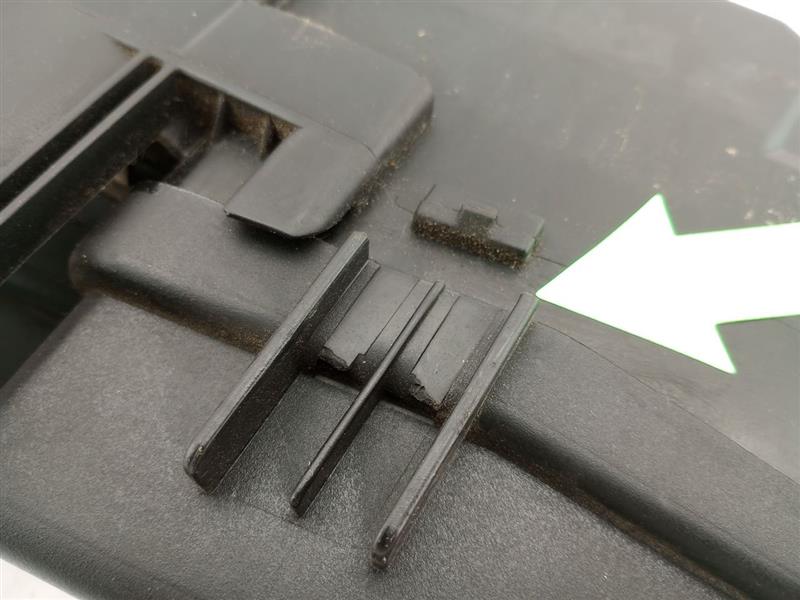 Volvo XC70 Engine Bay Fuse Box