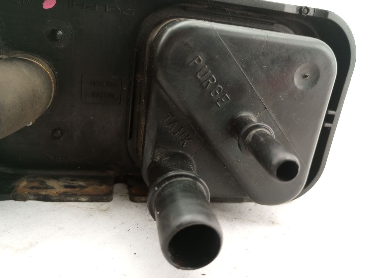 Volvo XC70 Charcoal Canister W/ Vent Solenoid