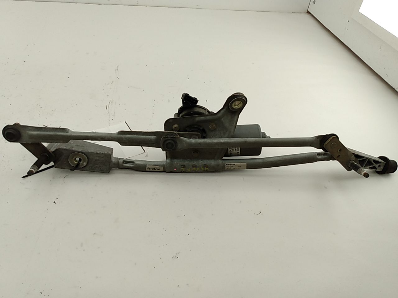 Volvo XC70 Windshield Wiper Motor - 0