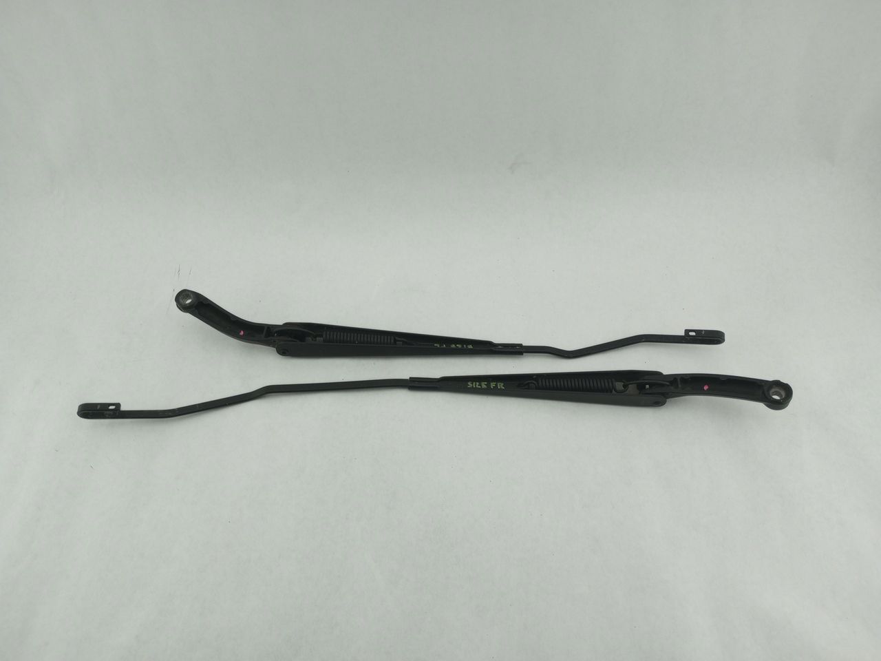 Volvo XC70 Pair Of Wiper Arms - 0