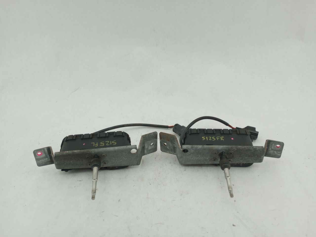 Volvo XC70 Pair Of Headlamp Wiper Motors - 0