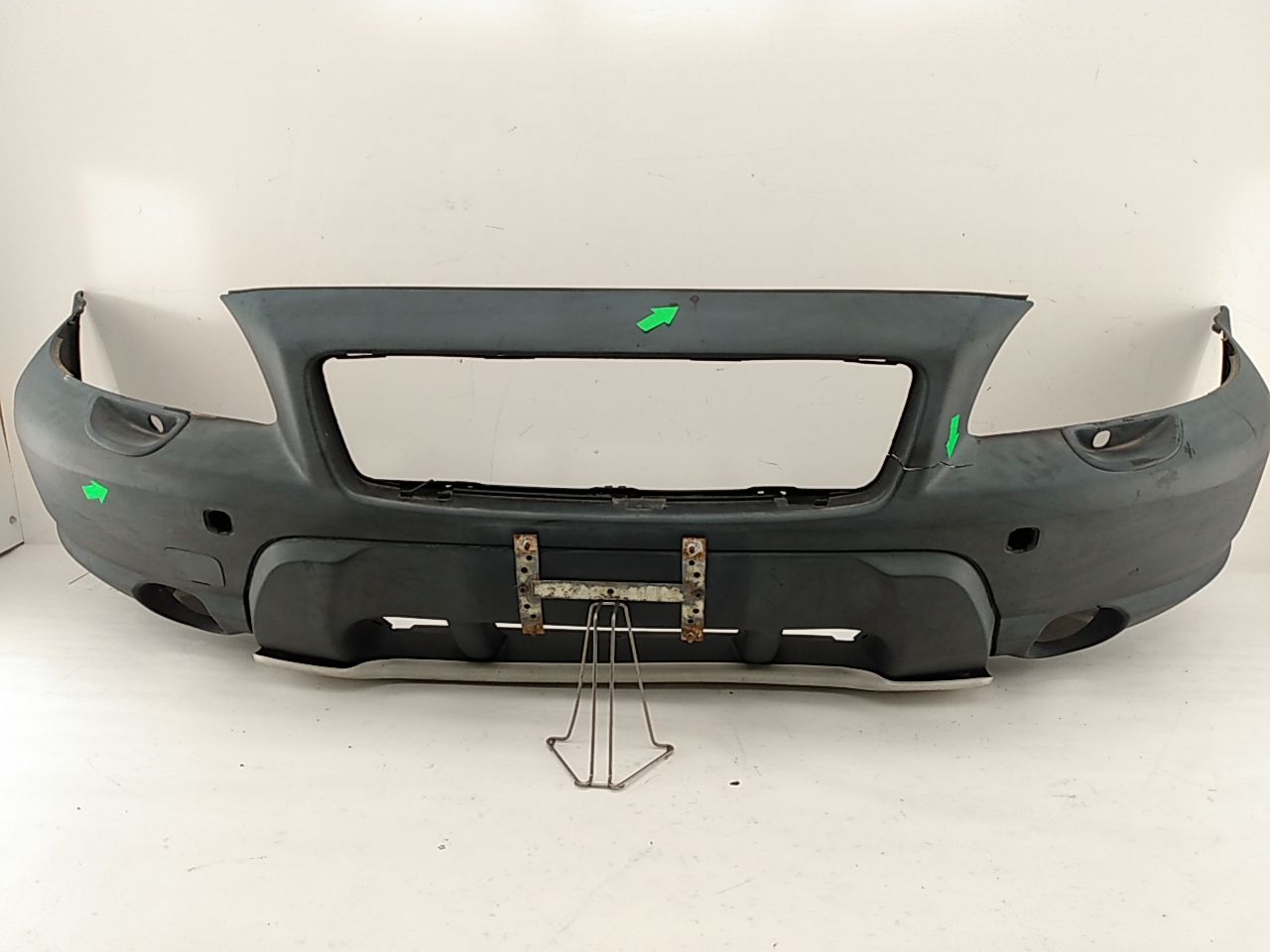 Volvo XC70 Front Bumper Cover - 0