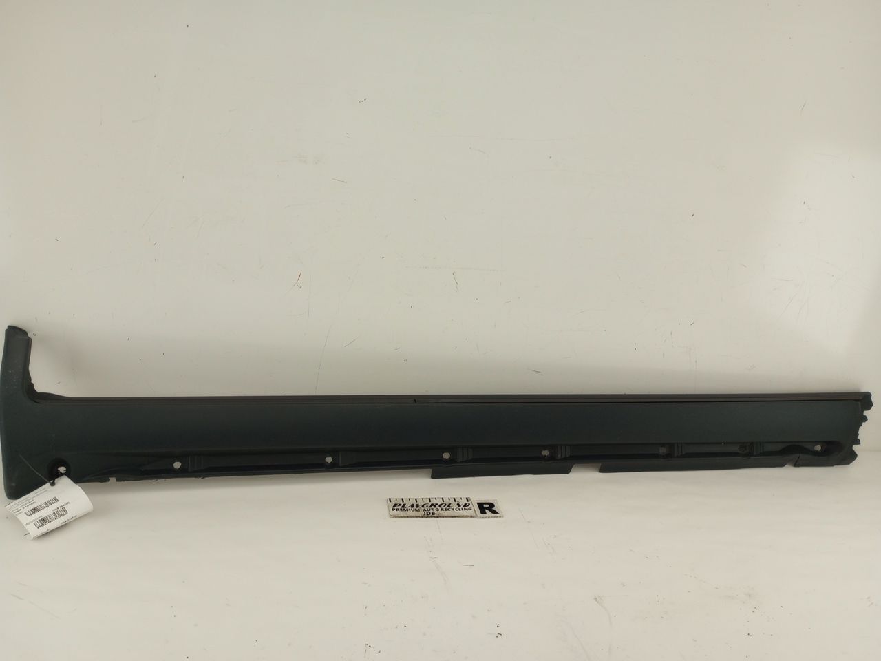 Volvo XC70 Right Skirt Sill