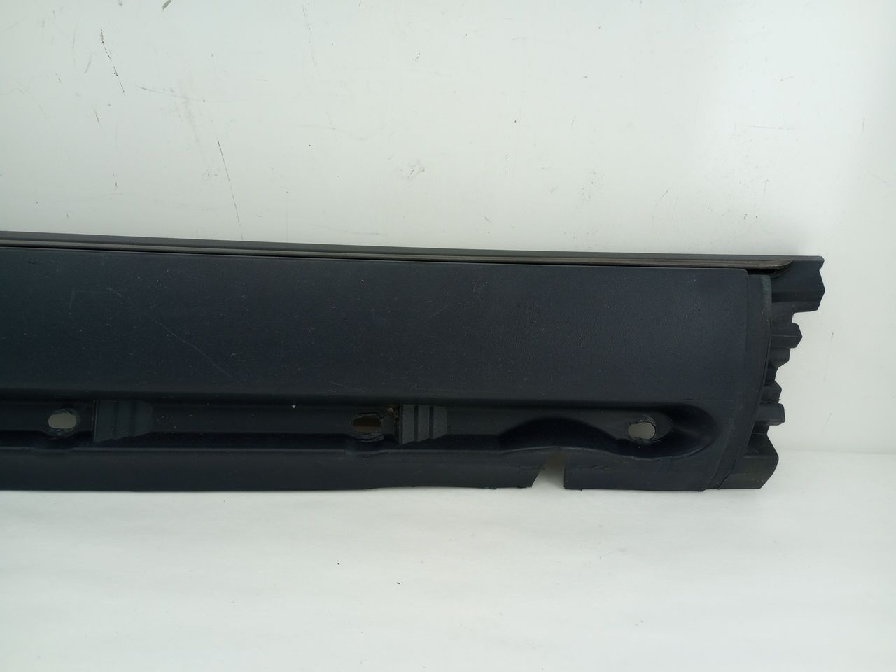 Volvo XC70 Right Skirt Sill