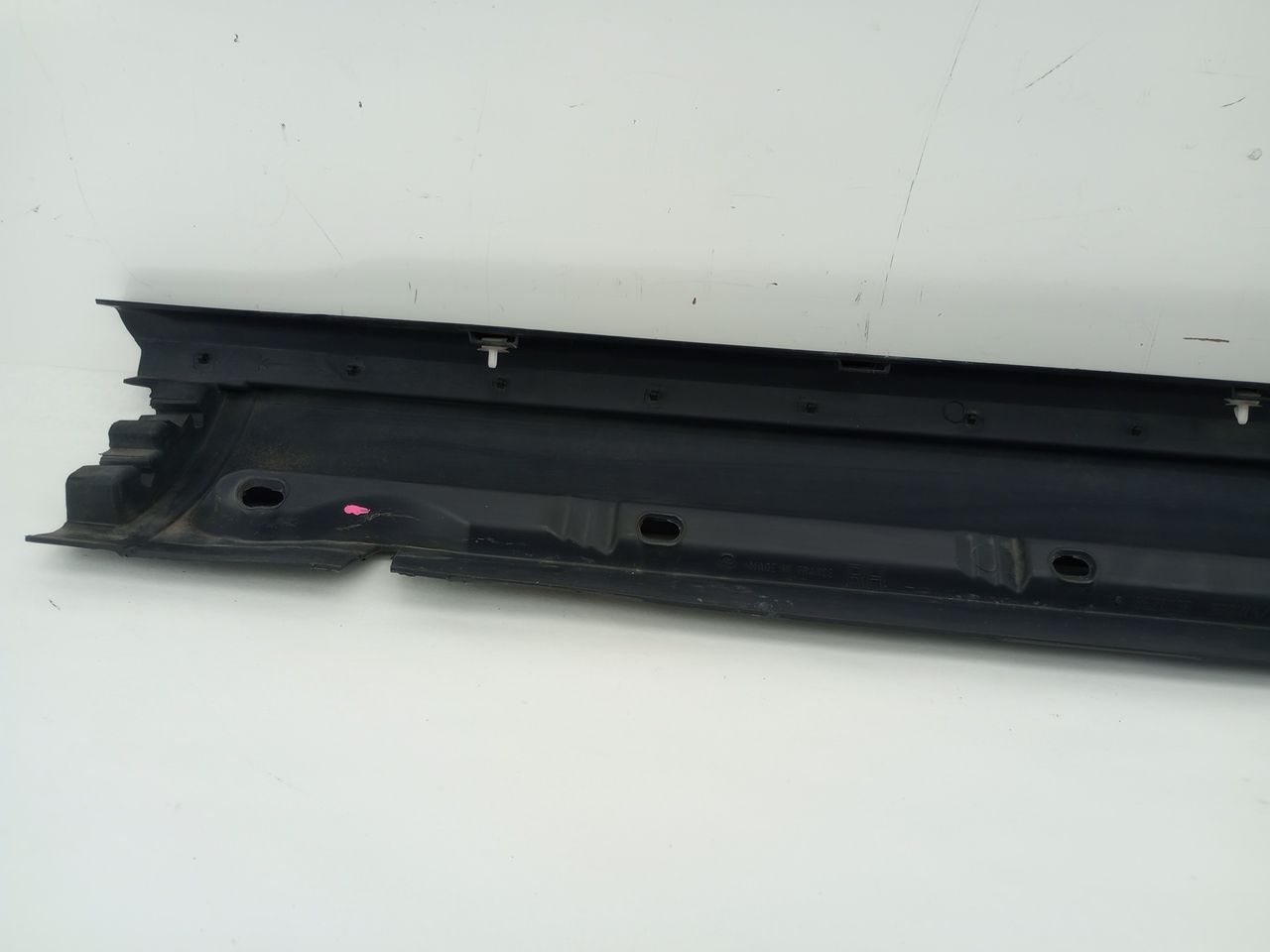 Volvo XC70 Right Skirt Sill