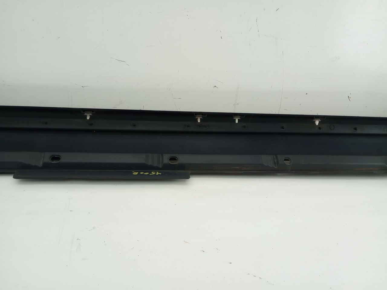 Volvo XC70 Right Skirt Sill