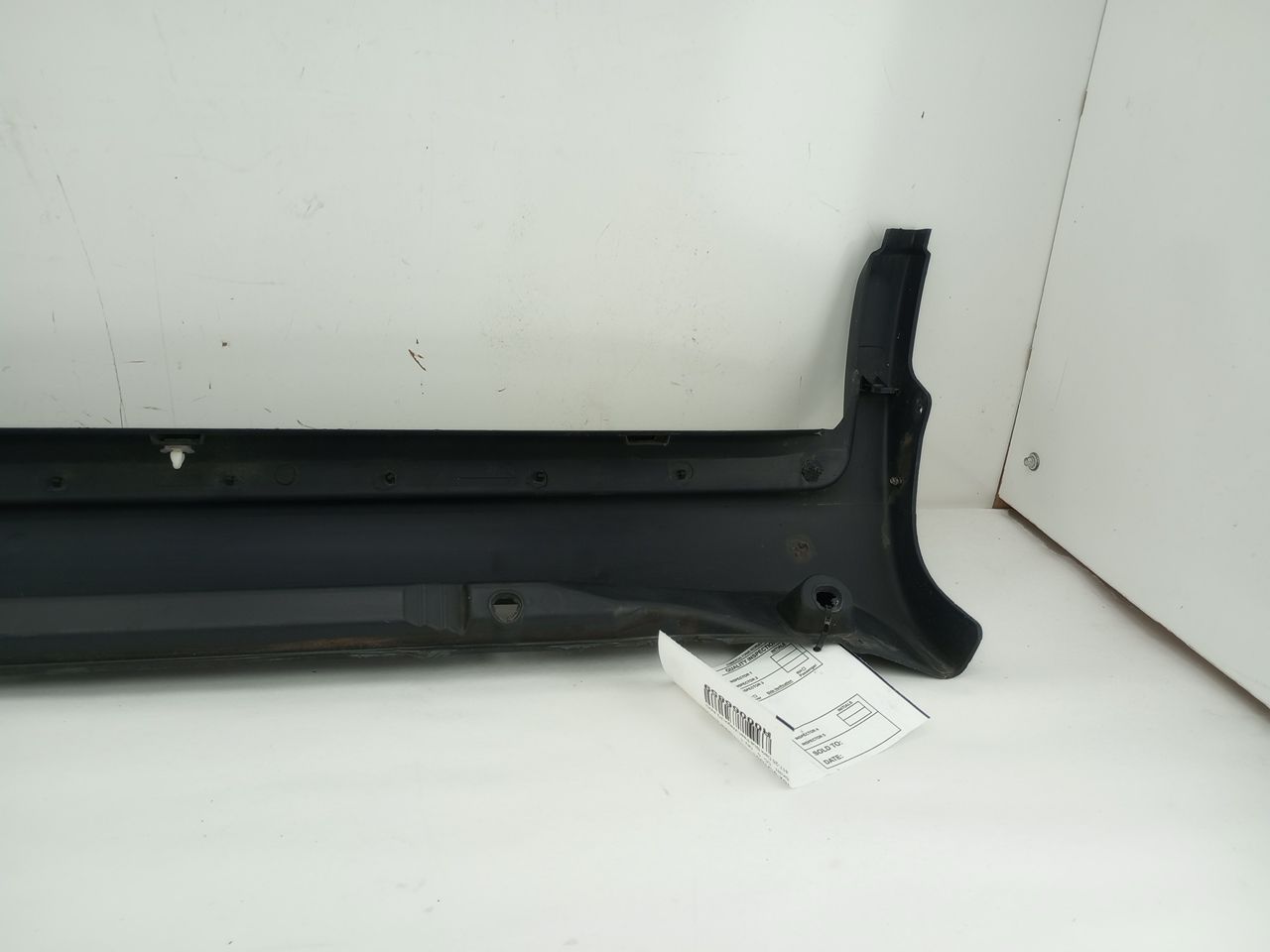 Volvo XC70 Right Skirt Sill