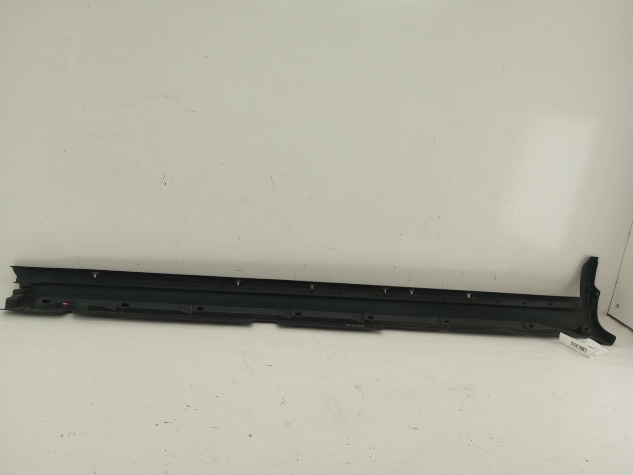 Volvo XC70 Right Skirt Sill