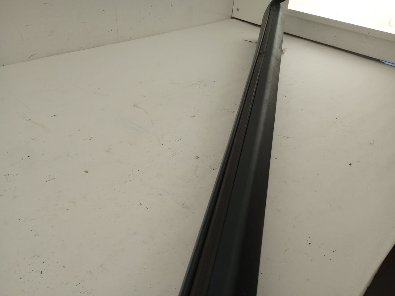 Volvo XC70 Right Skirt Sill