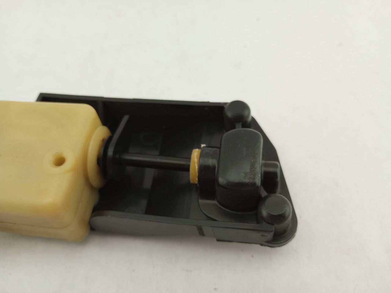 Volvo XC70 Fuel Door Release Actuator