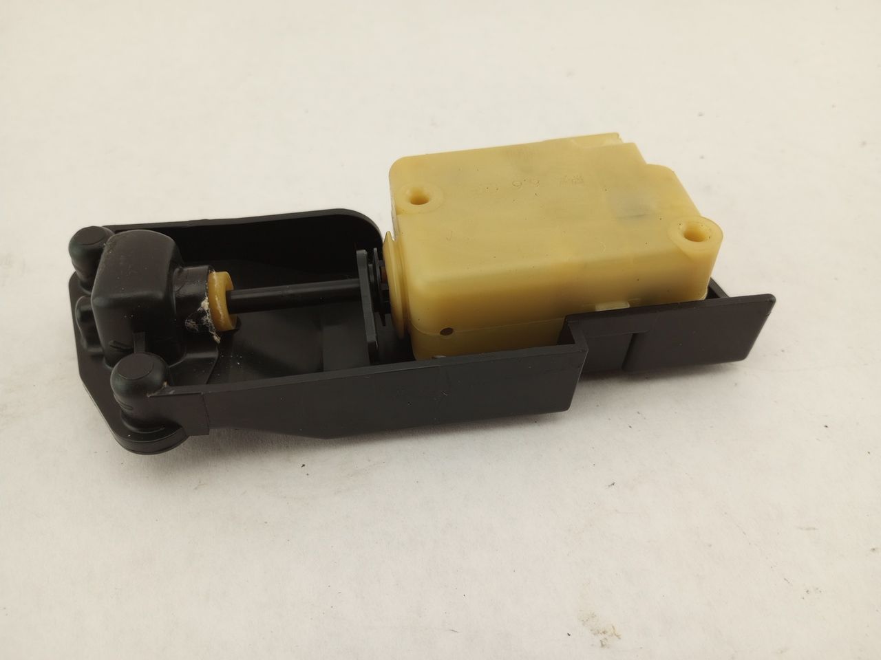 Volvo XC70 Fuel Door Release Actuator