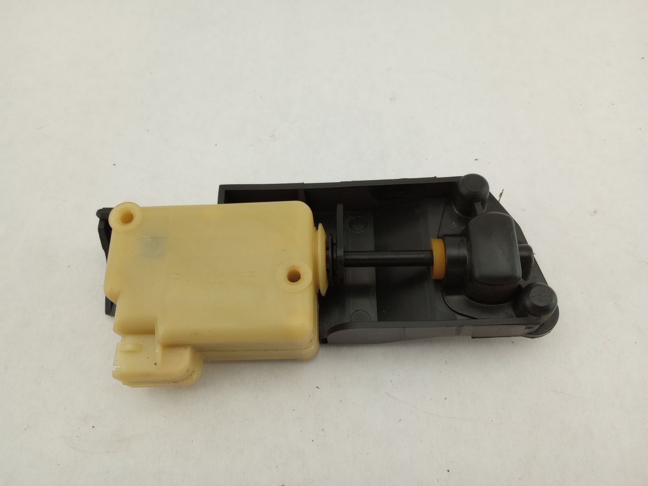 Volvo XC70 Fuel Door Release Actuator - 0