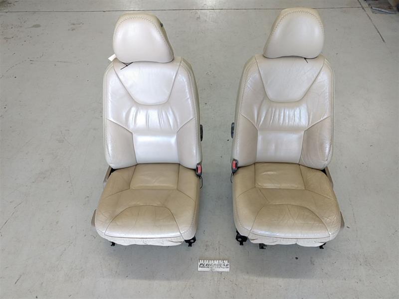 Volvo XC70 Front Seat Set