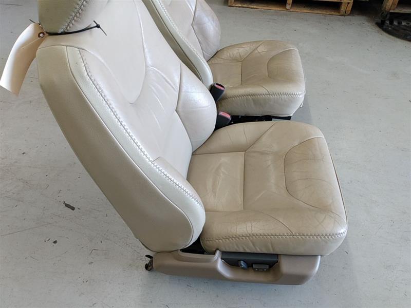 Volvo XC70 Front Seat Set