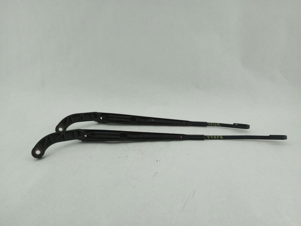 Audi TT Front Wiper Arm Set - 0