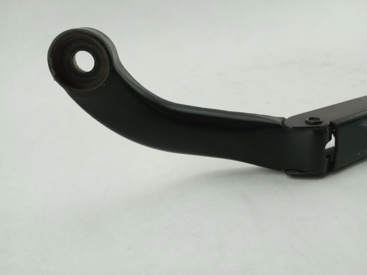 Audi TT Front Wiper Arm Set